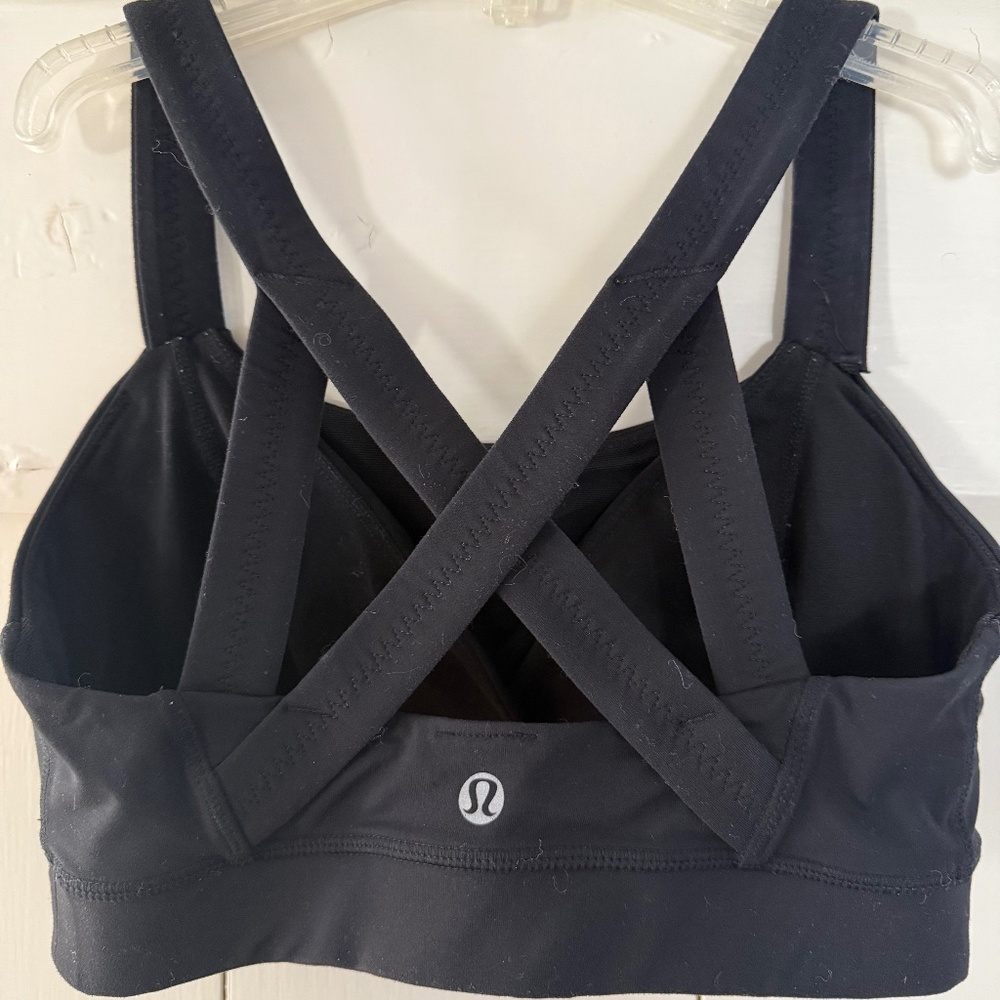Lululemon sports bra size 4